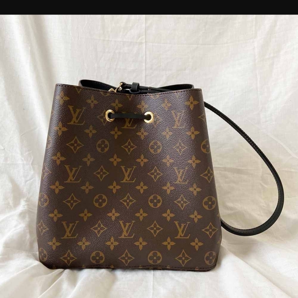 Louie vuitton monogram canvas MM Noe bag